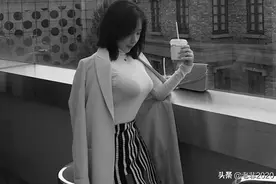 女老板气呼呼地说：你不是刚拿3万奖金吗，那咱俩打赌玩大点图片