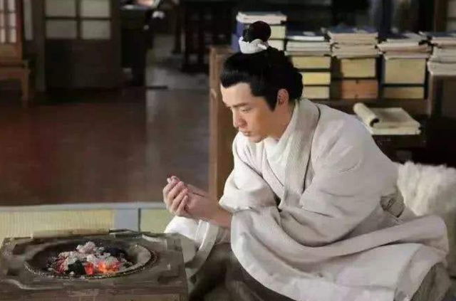 火地、火炕、暖阁与手炉，紫禁城里的皇家保暖措施，有多全面？