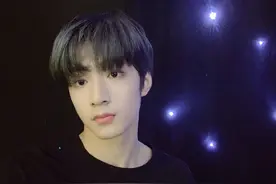 TFboys的师弟刘耀文年仅14岁，私生饭太猖狂，理智追星好吗？图片
