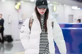戚薇的街拍很酷？棒球帽的功劳图片