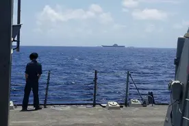 美军众目睽睽之下，中国航母正常起降战机图片