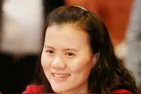 她是马云最信赖的女人，接手阿里支付宝，长相被嗤笑她霸气回应图片