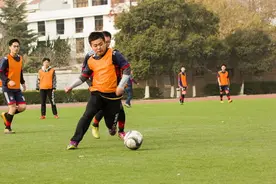 每天坚持跑步五公里，和慢走五公里的人，一年后有什么区别？图片