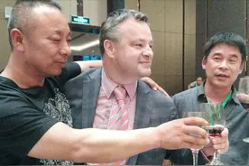 我，英国人，热爱中国酒桌文化，娶了中国妻子，在中国生活22年图片