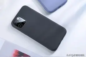 简约时尚苹果11手机壳，不同风格的精彩碰撞图片