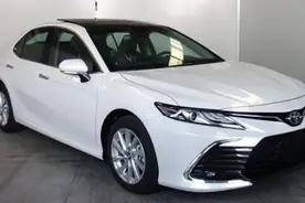 新款凯美瑞实拍！全液晶仪表，搭配悬浮液晶屏，有超雅阁的实力？图片