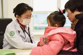 春天，别给孩子乱穿衣，牢记“2暖1凉”，孩子身体棒少生病图片