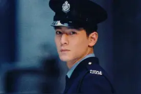 胡歌龚俊肖战杨洋李现任嘉伦等十几位男星的军装照，你被谁A到了图片