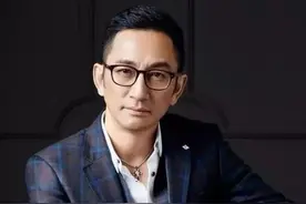 TVB老牌男神吴启华：短暂的爱过也是很幸运图片