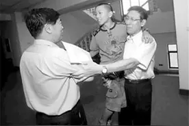 贵州神童13岁考上985，茅台答应资助他4年，为何1年后立马停止？图片