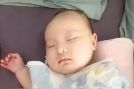小月龄宝宝从睡渣到规律作息，十分钟内秒睡的新手妈妈哄睡心得图片