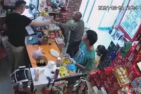 九旬奶奶获赠免费雪糕，七旬儿子专门跑来付钱，店主：挺感动的图片