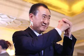 王健林的文化水平有多高？从他修改武汉的这副对联可见一斑图片