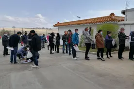 莱索托的中国人打上了祖国的疫苗！这群武汉医生在非洲护航海外同胞图片