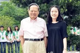 杨振宁比自己的岳父还大21岁，却得到理解和支持，爱情不分年龄图片