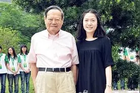 杨振宁比自己的岳父还大21岁，却得到理解和支持，爱情不分年龄图片