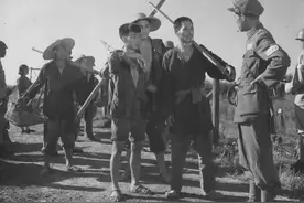 “黄河黄河，我是长江，有重要情况向你报告”，这是渡江侦察连的故事，孙道临饰演李连长前，曾遭受争议图片
