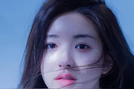 赵露思轻松搭配裙装装扮，俏皮可爱很率真图片