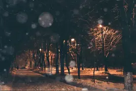 父亲每年孤身一人深夜拼车，给女儿过生日，却从没见过女儿长啥样图片