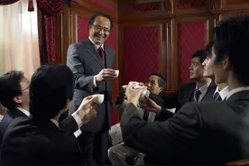 变了味的中国酒桌文化 将国人的虚伪 势利等丑陋嘴脸暴露无遗图片