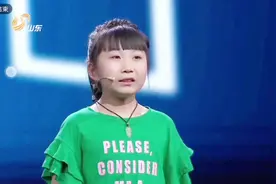 妈妈1岁，女儿10岁，亲生母女年龄相差好奇怪？视频封面