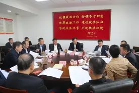 市委副书记、政法委书记朱爱勋主持召开市委政法委机关理论学习中心组学习会图片