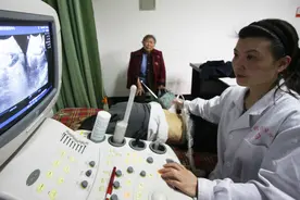 心脏不舒服，是心电图好？还是心脏彩超好？心血管专家权威建议图片