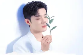 肖战顶流的代价：天后请吃火锅走不出，飞行需要提前预定四个航班图片