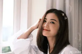 香港娱乐圈两朵金花：一个艳照泄露被唾骂，一个成劳模身价过亿图片