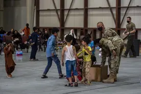 阿富汗人逃到美国就舒服了？美官员道出实情：这里是活生生的地狱图片