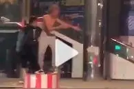 交通指挥台上蹦野迪？盘图片