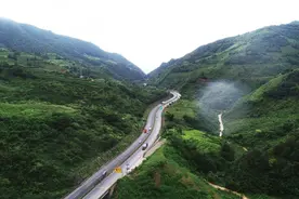 不加淋水，不踩刹车，看红岩杰狮如何用实力征服昆磨线图片