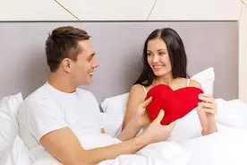 丈夫经常出差，一年到头没几天在家，更别说过二人世界图片