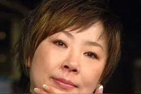 被赵本山捧红，花60万整容成美女，衡越为何落到人财两空成单亲？图片