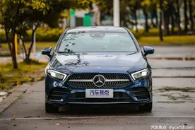 1.3T的豪华入门车值吗？奔驰新款A180L上市，售23.28万图片