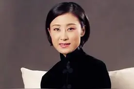 “退居二线”的中国女京剧演员张火丁：既在戏里，又在戏外图片