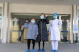 濮阳市2例新冠肺炎患者治愈出院图片