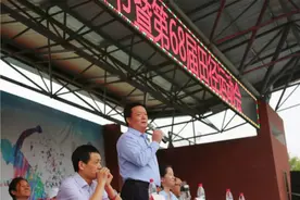 迎接挑战、放飞梦想——宜昌市第一中学体艺节暨田径运动会2017班报道图片