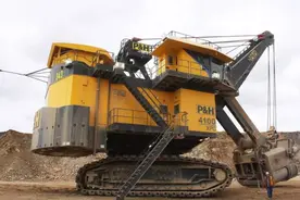 足有6个姚明那么高，这一超级挖掘机，一天能挖掉一座大山图片