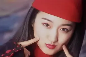 与赖文峰分开后，遭全国媒体辱骂，49岁未婚的杨钰莹，有何秘密？图片