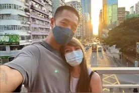 40岁男星离婚后官宣新恋情！与美女经纪人高调秀恩爱，被疑已同居图片