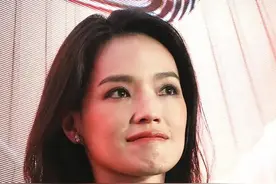 舒淇不愧是“性感女神”，衬衣多解2颗扣，意外性感撩人图片