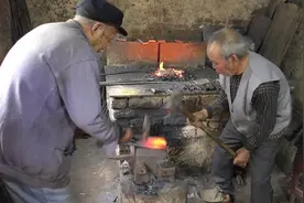 83岁老翁携67岁弟弟“锻刀”400元一把年轻人都“不屑”图片