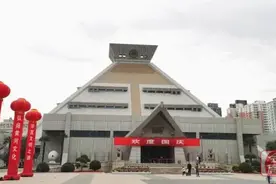 河南博物院全天处于约满状态/嵩山少林景区道路“深红色”拥堵图片