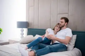 婚前聊深点，婚后感情顺图片