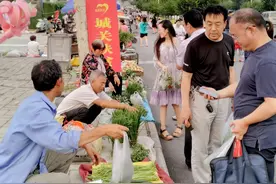 镇上开起小夜市，让他们搭上致富快车图片