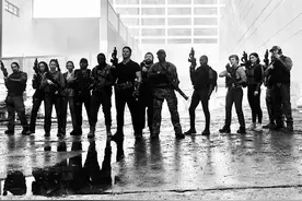 打击外星人《明日之战》带你一起去穿越未来拯救人类图片