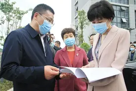 省卫健委党组书记敬静调研广元市两项改革“后半篇”文章和新冠疫苗大规模接种工作图片
