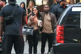 玩腻了就偷腥！梅威瑟脚踩两只船被抛弃！脱衣舞女友主动终止婚约图片
