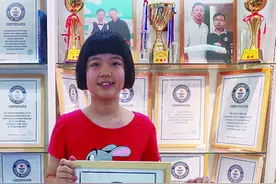 11岁厦门少女方凌菲菲刷新单手最快时间解华容道立马吉尼斯世界纪录图片